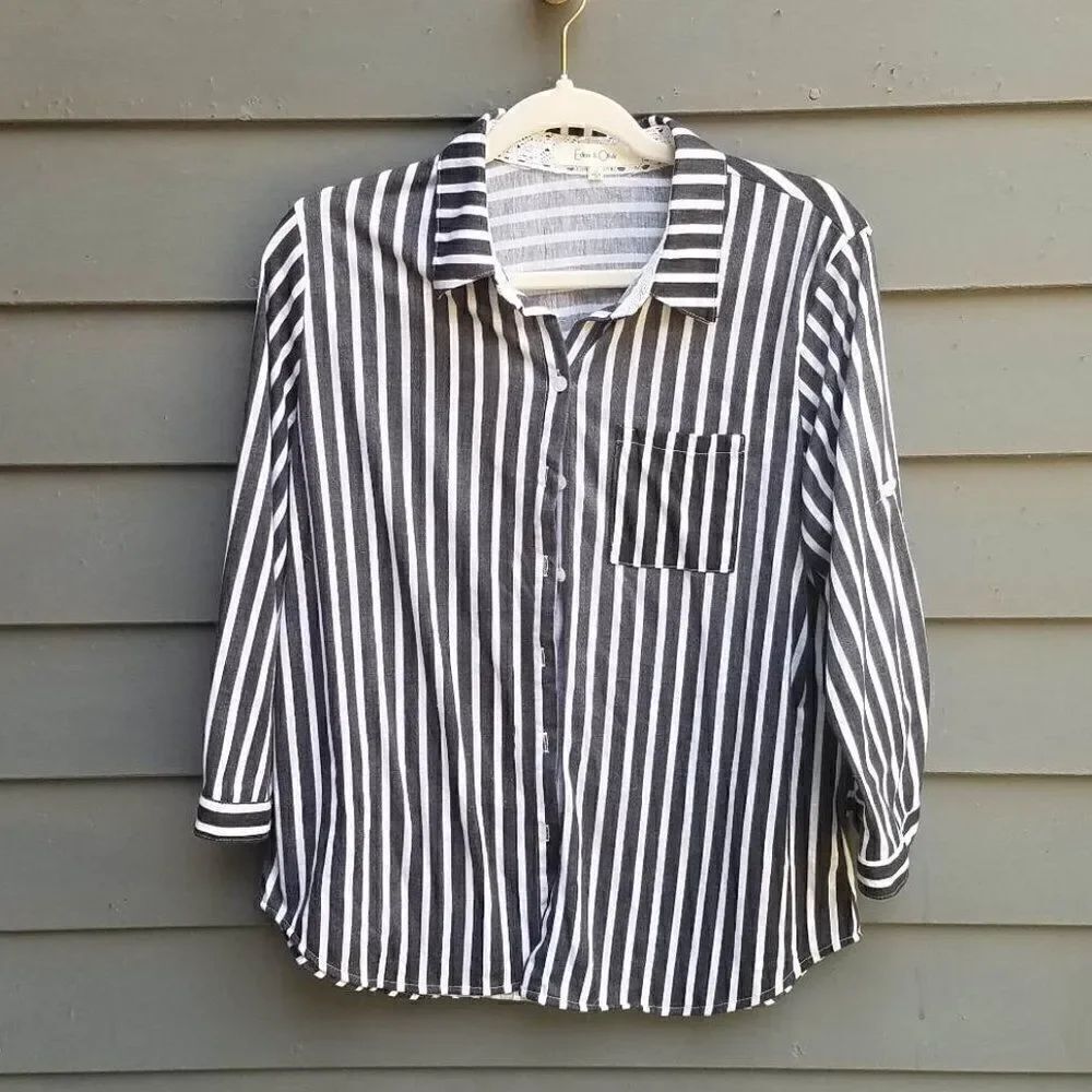 Eden & Olivia Knit Charcoal and White Stripe Button down shirt size Large